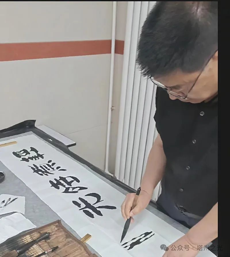 視 頻